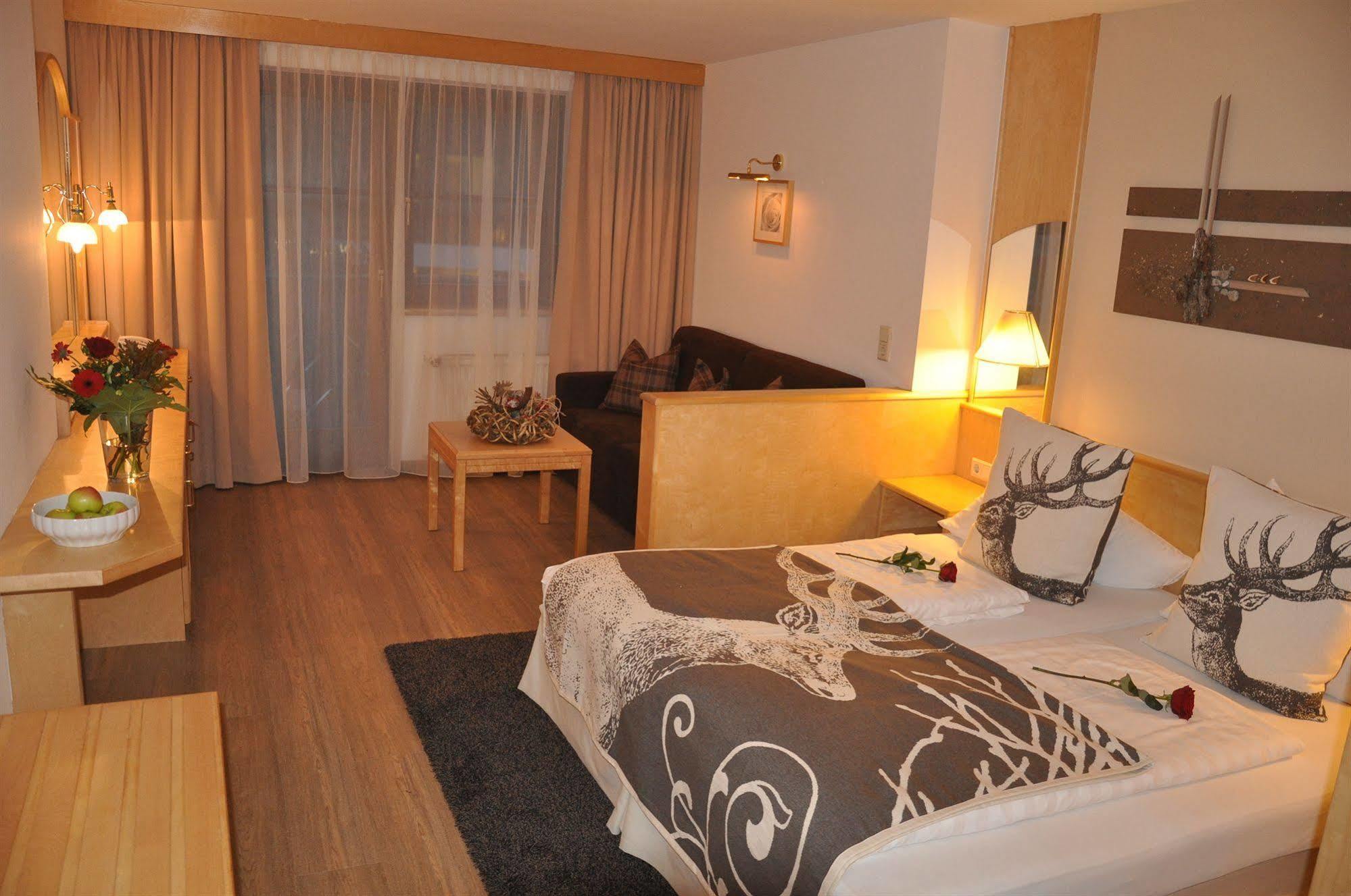 Hotel Central Seefeld in Tirol Extérieur photo