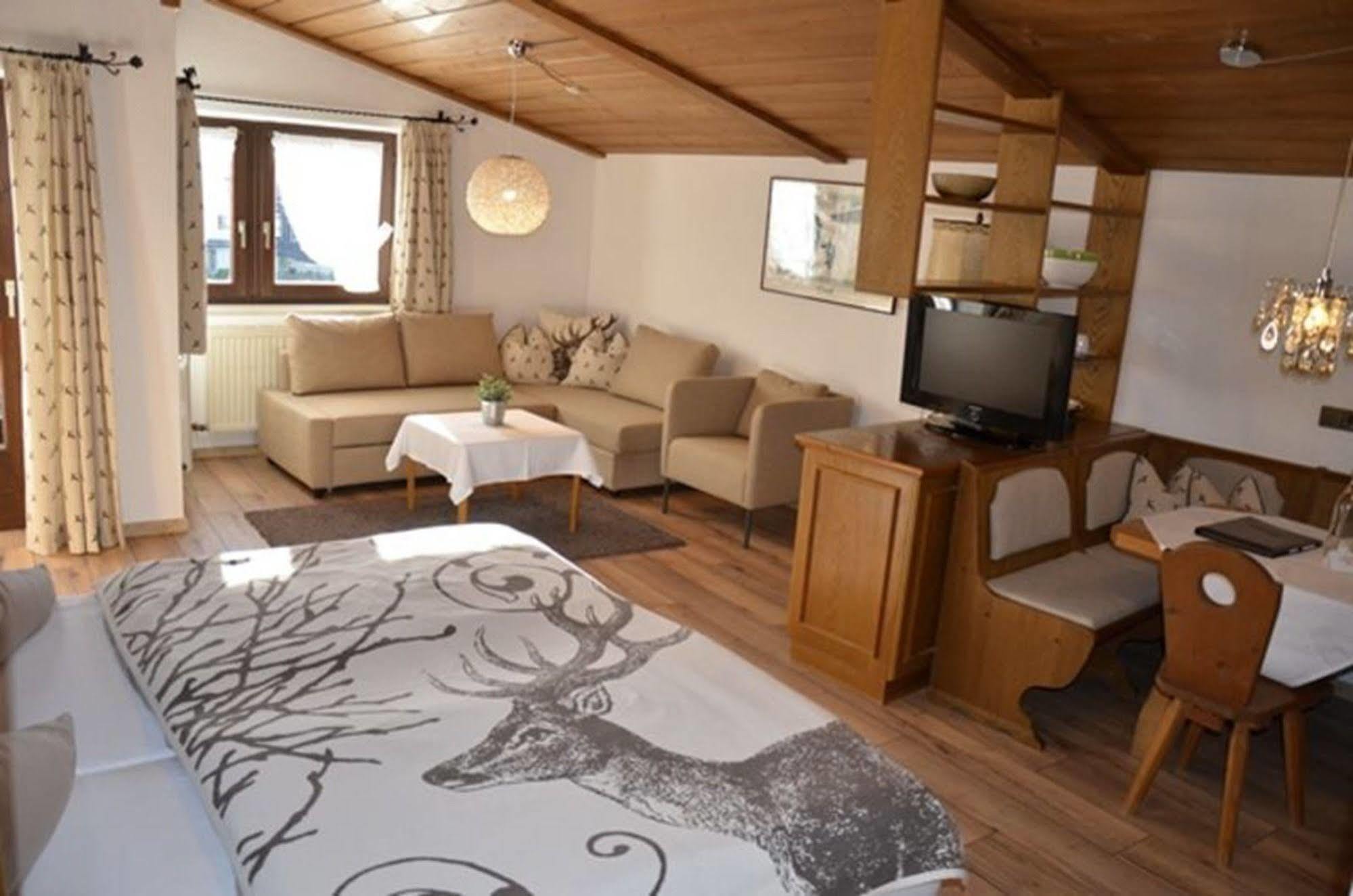 Hotel Central Seefeld in Tirol Extérieur photo